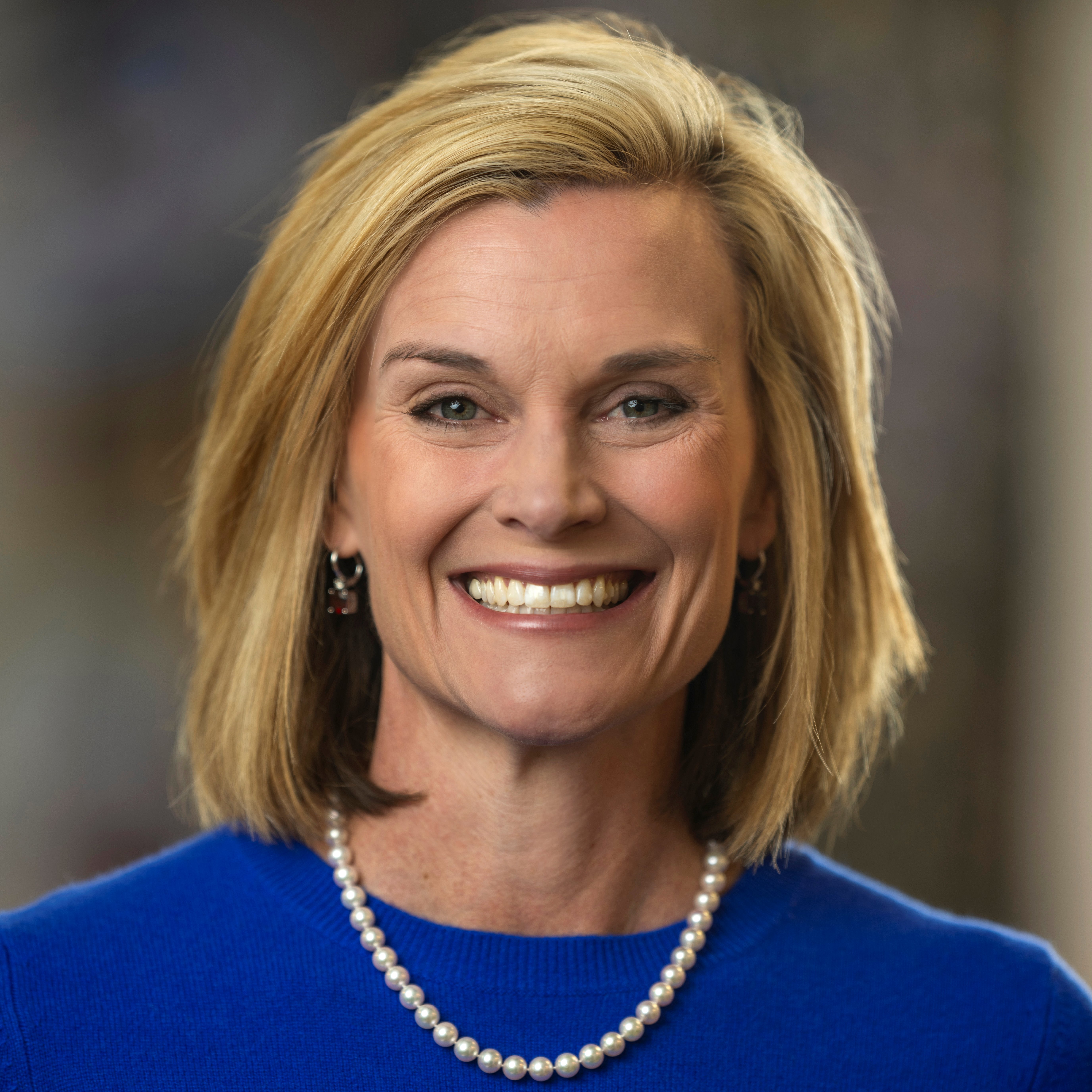 Julie Roe Lach headshot